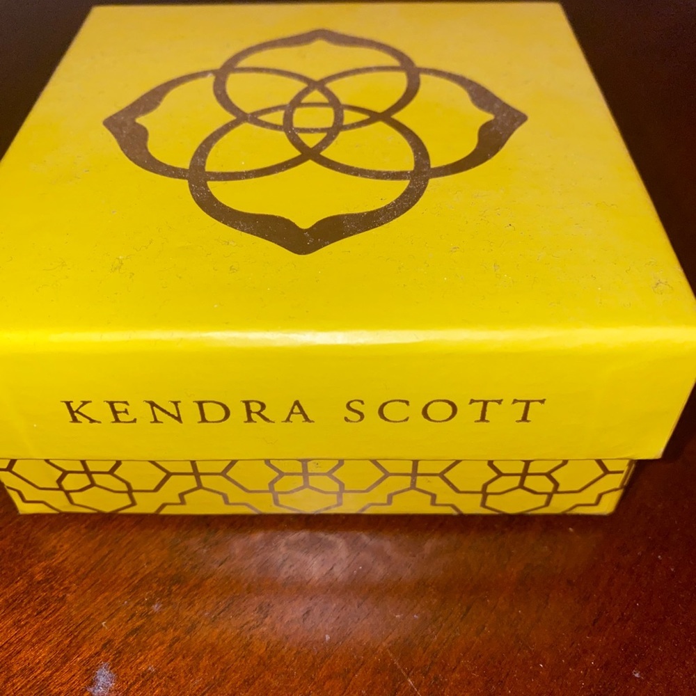 Kendra Scott Exclusive Necklace and Earring Set - Picture 5 of 6